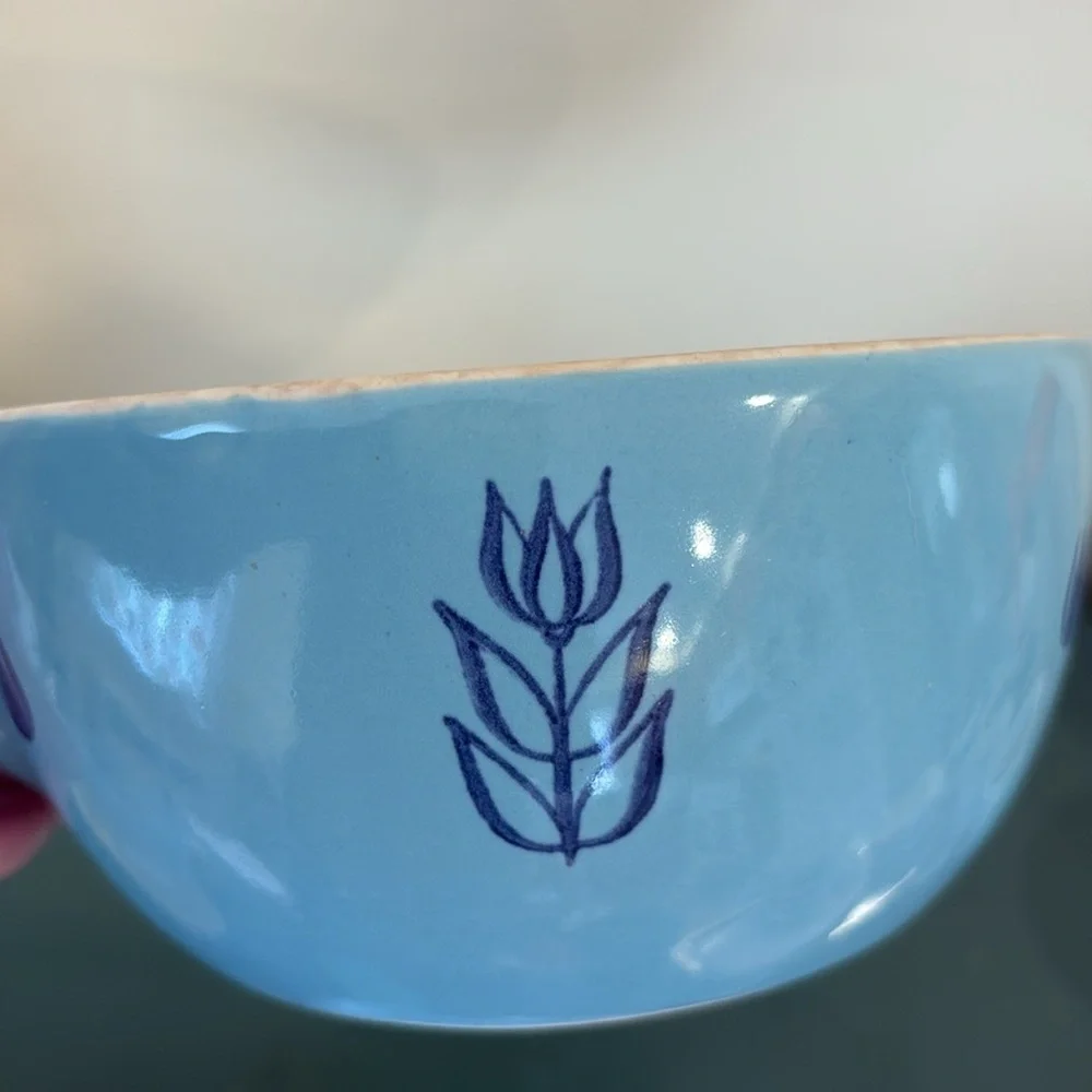 Vintage 1950s Dutch Blue Tulip Covered Casserole Dish.